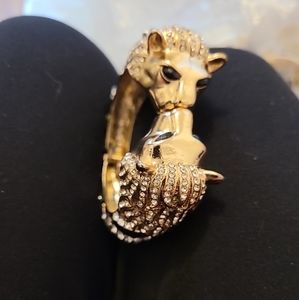 Gold Double Head Tiger Hinged Bracelet
